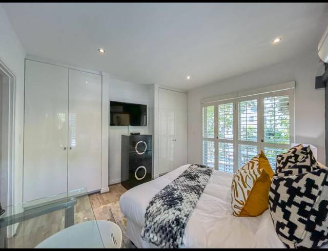 2 BEDROOM PROPERTY TO RENT IN SANDHURST